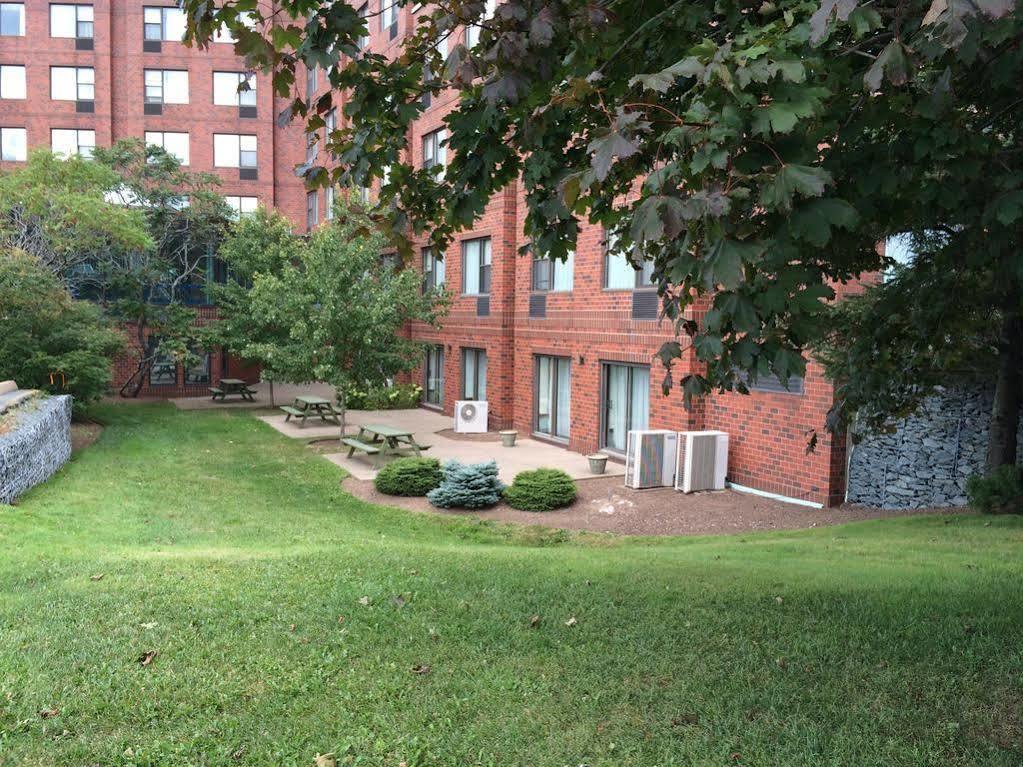 Delta Hotels By Marriott Dartmouth Extérieur photo