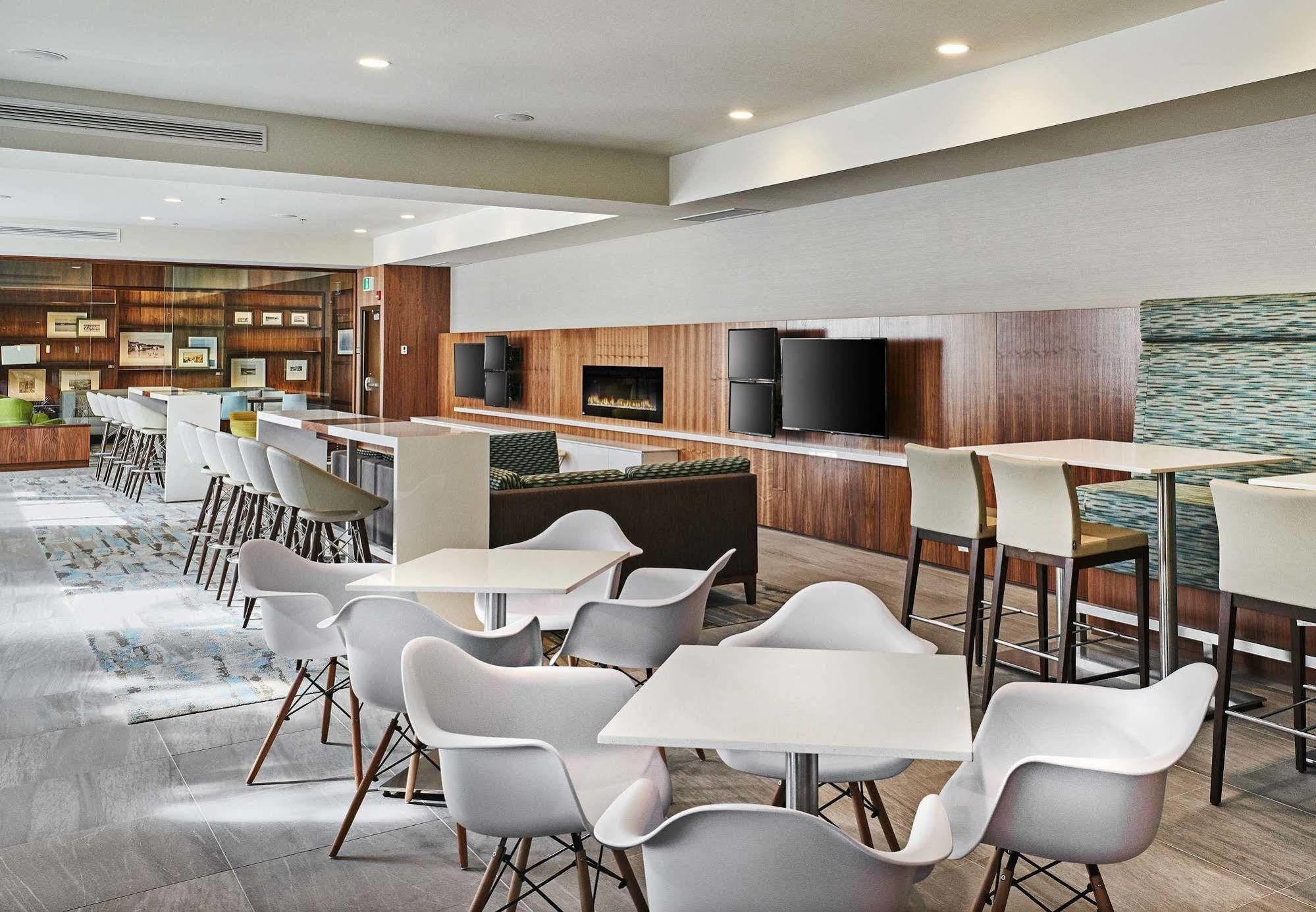 Delta Hotels By Marriott Dartmouth Extérieur photo